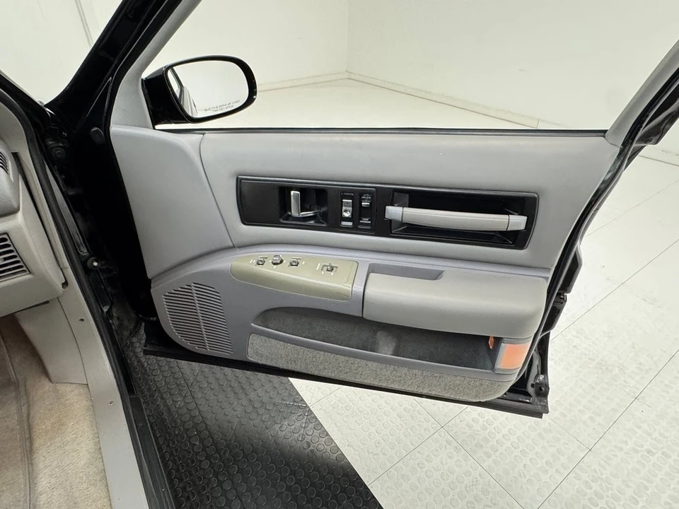 1995 Chevrolet Caprice - Image 23 of 31