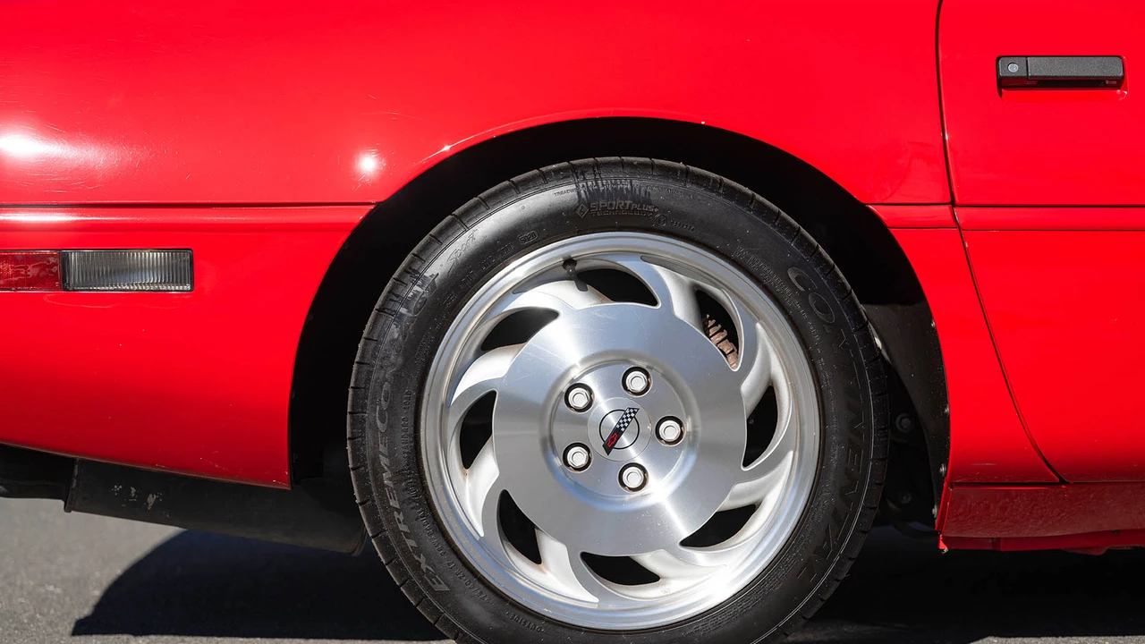 1995 Chevrolet Corvette C4 - Image 18 of 31