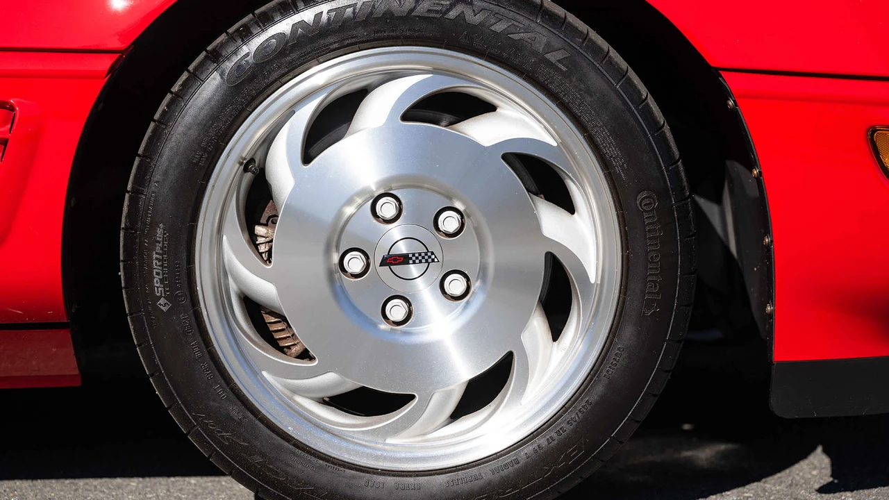 1995 Chevrolet Corvette C4 - Image 25 of 31