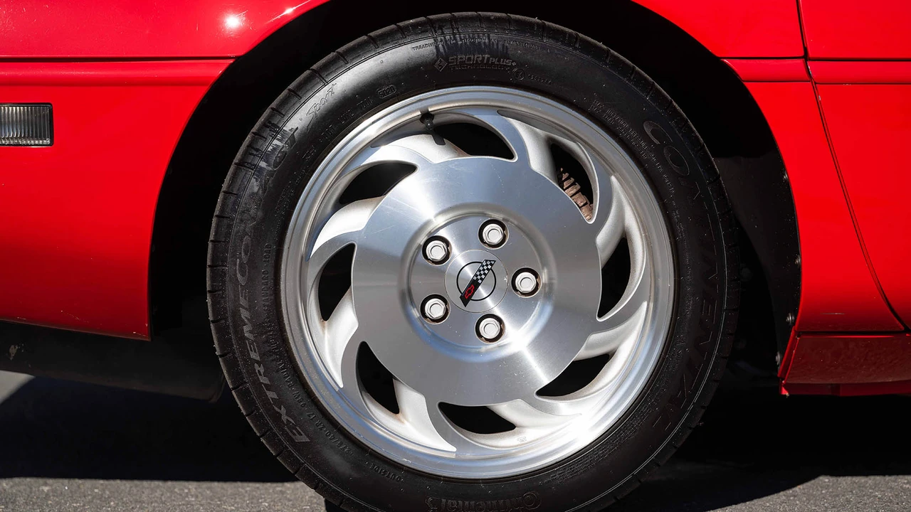 1995 Chevrolet Corvette C4 - Image 28 of 31
