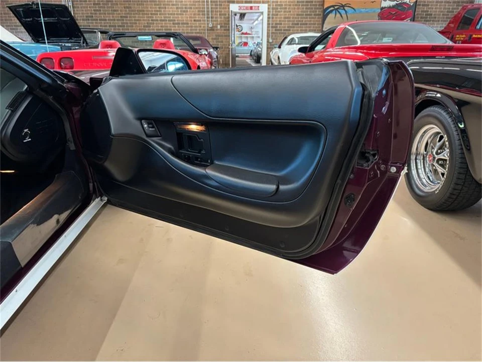 1995 Chevrolet Corvette C4 - Image 25 of 31