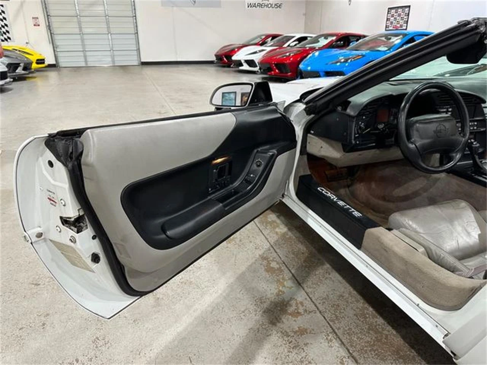 1995 Chevrolet Corvette C4 - Image 14 of 30