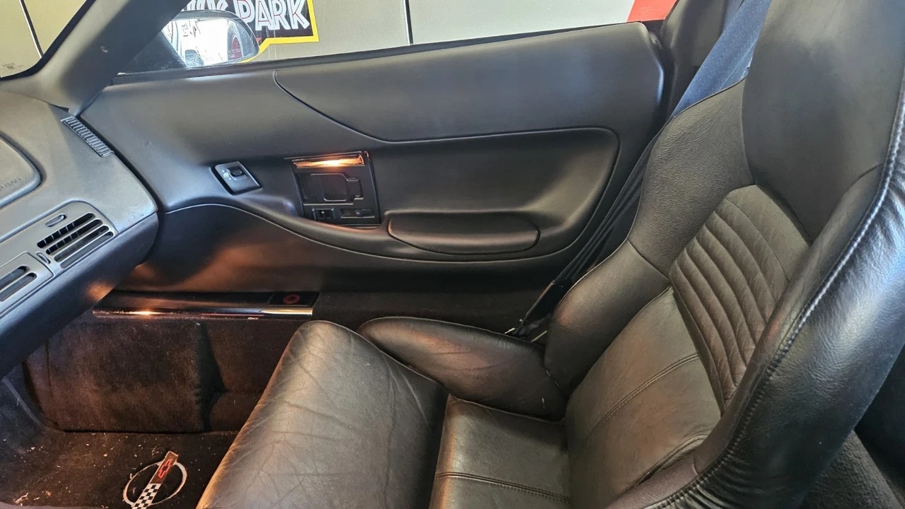 1995 Chevrolet Corvette C4 - Image 20 of 31