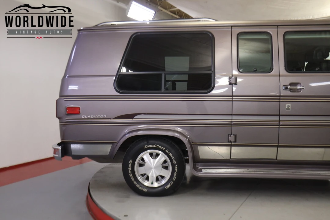 1995 Chevrolet G-Series Van - Image 9 of 12