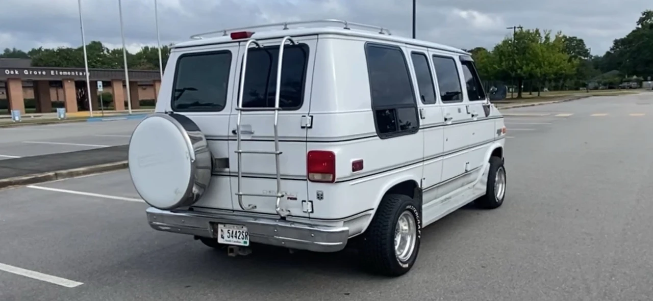 1995 Chevrolet G-Series Van - Image 4 of 10