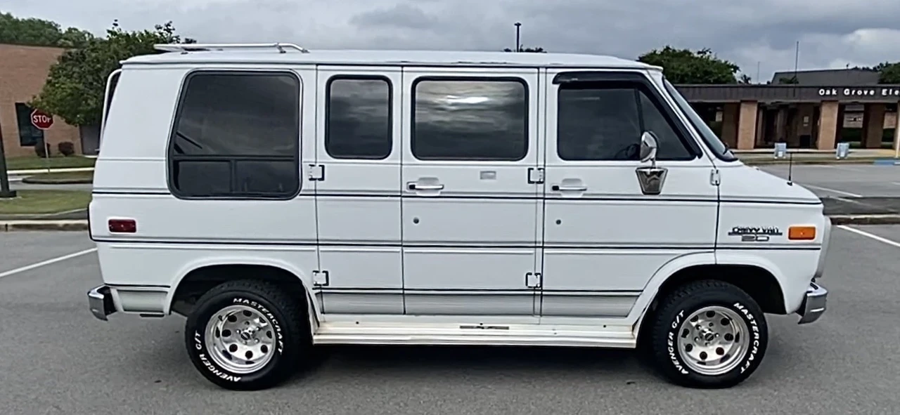 1995 Chevrolet G-Series Van - Image 3 of 10