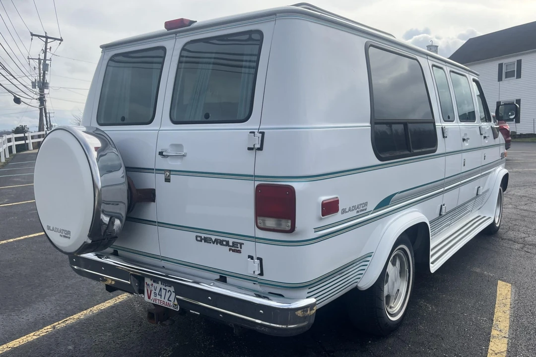 1995 Chevrolet G-Series Van - Image 2 of 7
