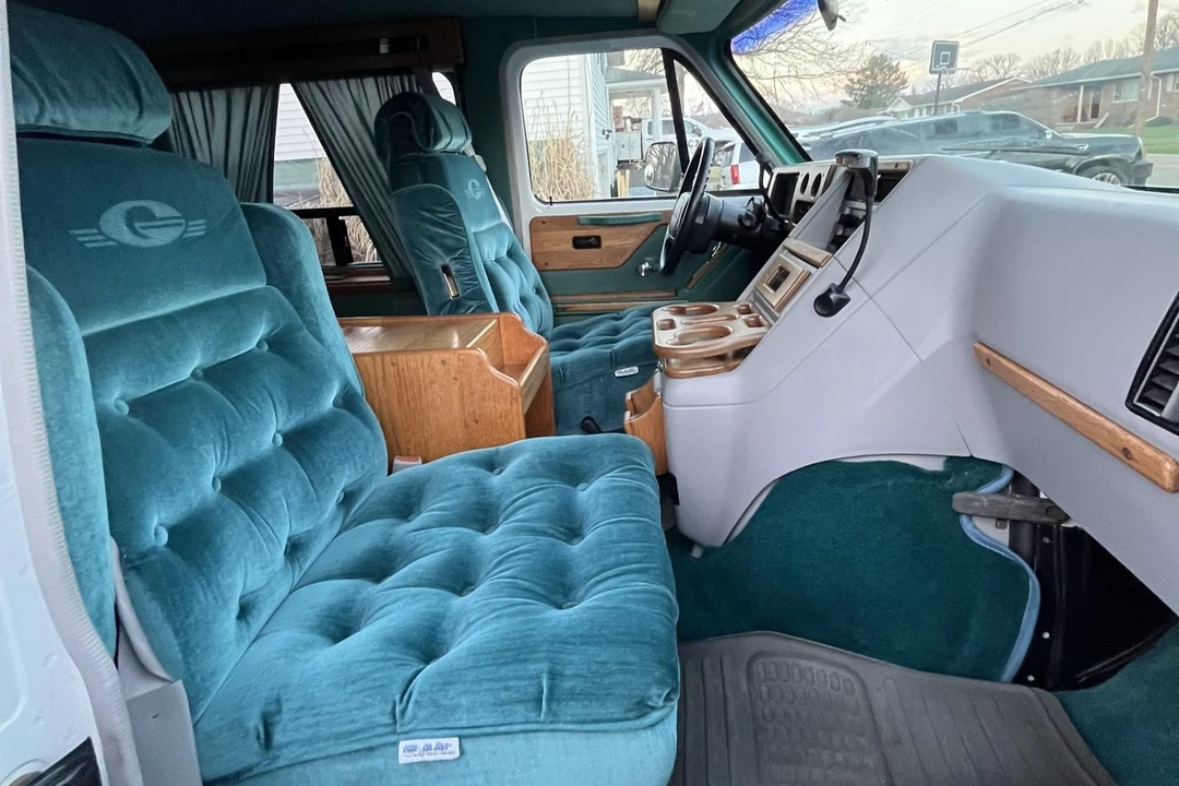 1995 Chevrolet G-Series Van - Image 4 of 7