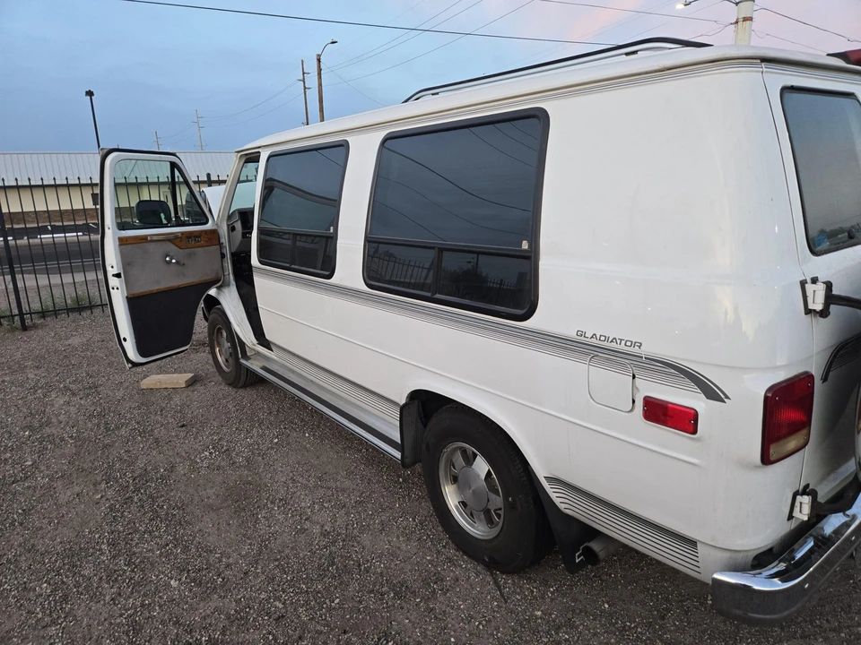 1995 Chevrolet G-Series Van - Image 22 of 31
