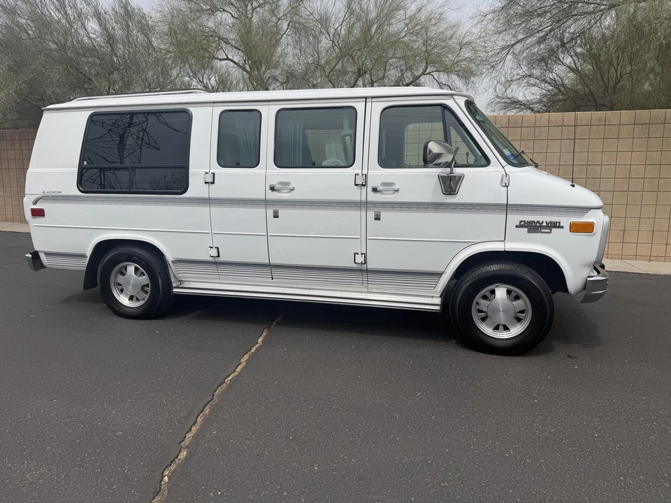 1995 Chevrolet G-Series Van - Image 9 of 31