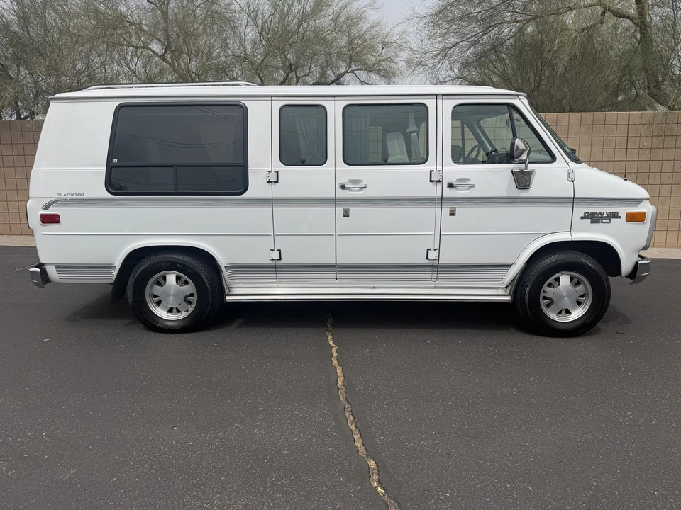 1995 Chevrolet G-Series Van - Image 10 of 31