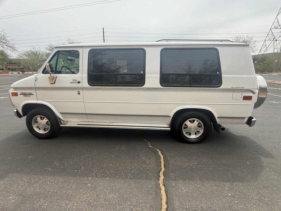 1995 Chevrolet G-Series Van - Image 14 of 31