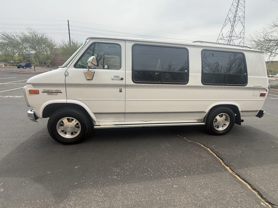 1995 Chevrolet G-Series Van - Image 2 of 31