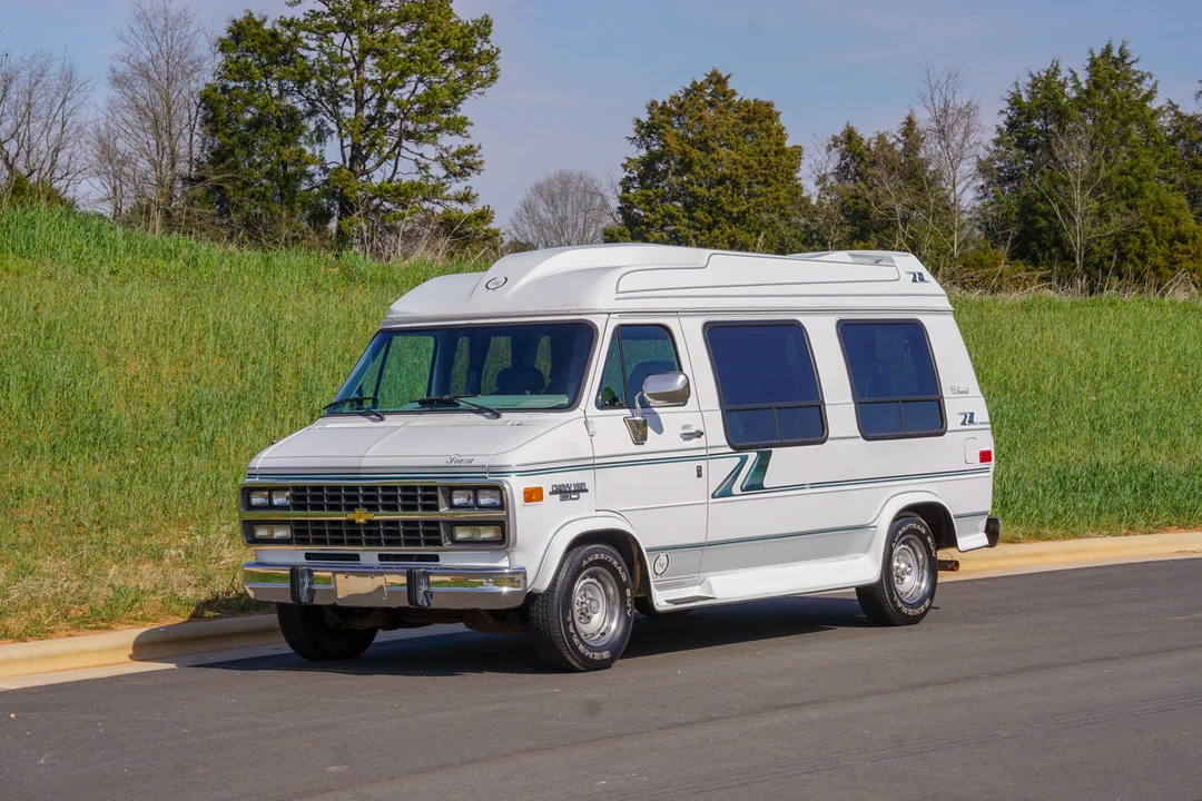 1995 Chevrolet G-Series Van - Image 2 of 31