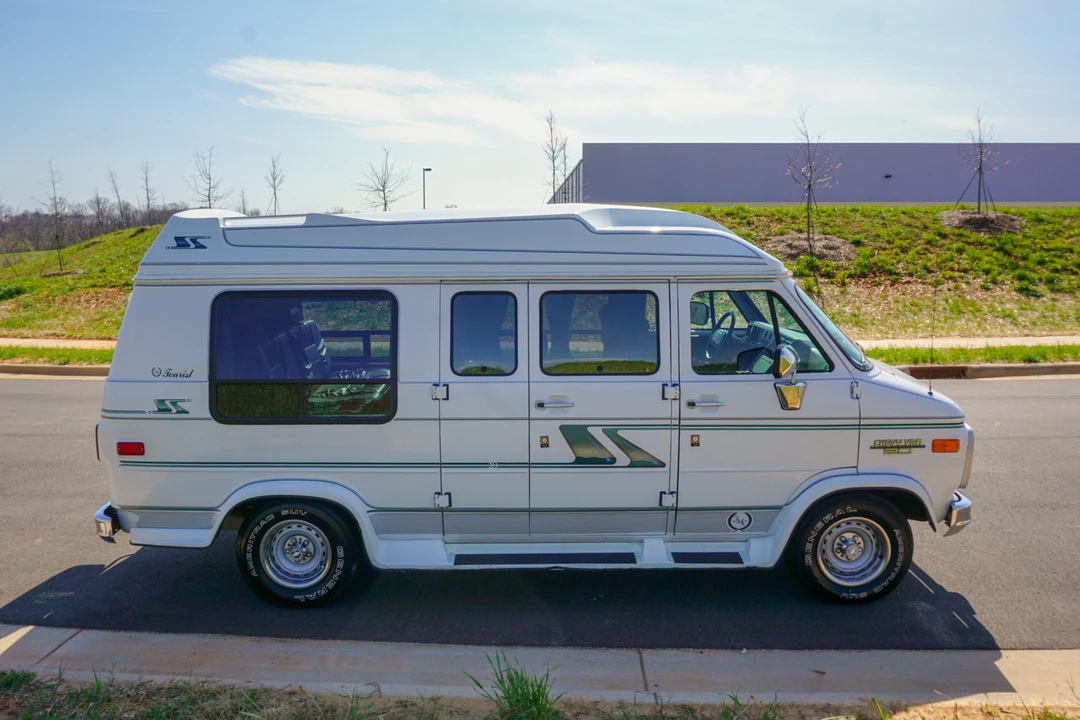 1995 Chevrolet G-Series Van - Image 9 of 31