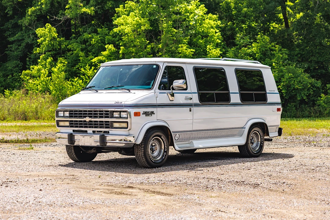 1995 Chevrolet G-Series Van - Image 2 of 31
