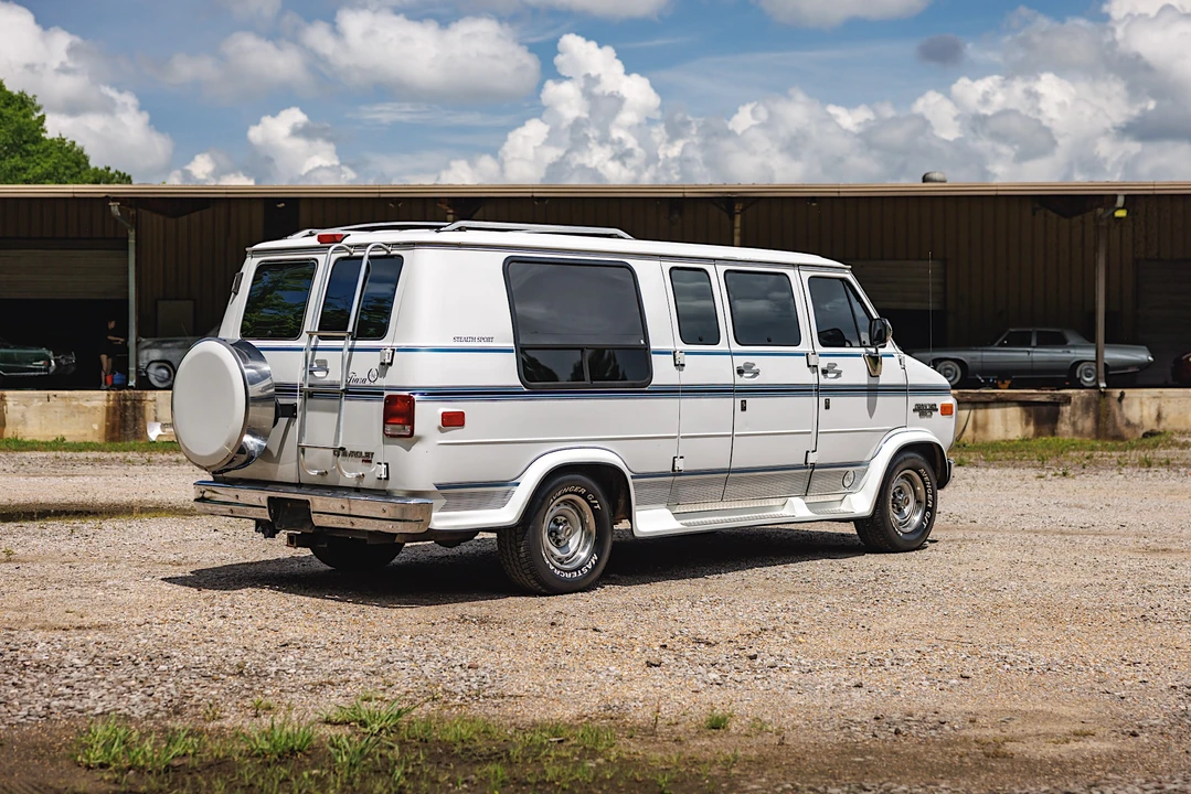 1995 Chevrolet G-Series Van - Image 11 of 31