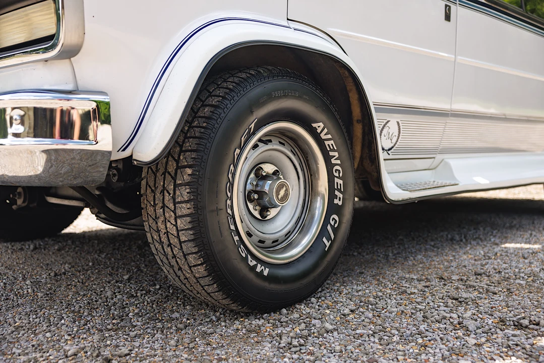 1995 Chevrolet G-Series Van - Image 28 of 31
