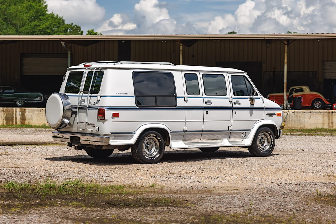1995 Chevrolet G-Series Van - Image 10 of 31
