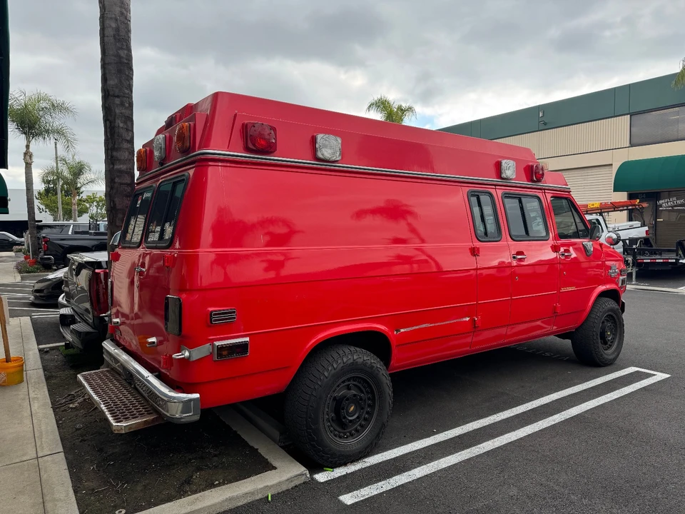 1995 Chevrolet G-Series Van - Image 2 of 17
