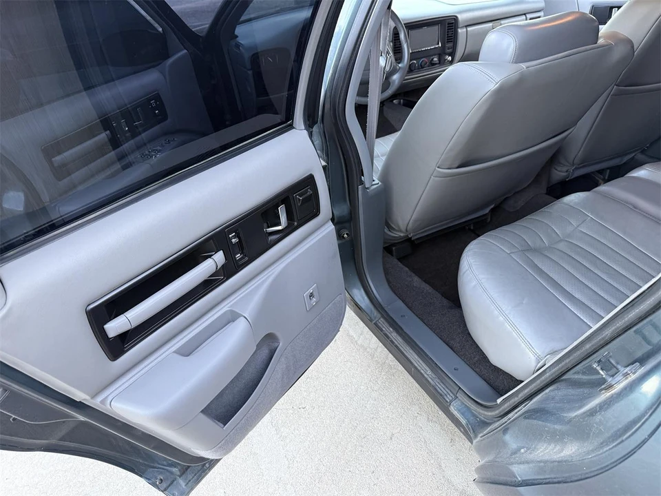 1995 Chevrolet Impala 7th Gen - Image 9 of 13