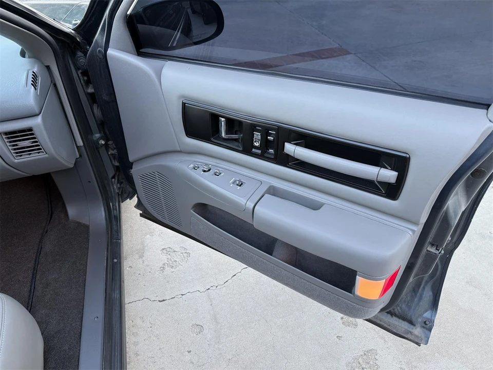 1995 Chevrolet Impala 7th Gen - Image 10 of 13