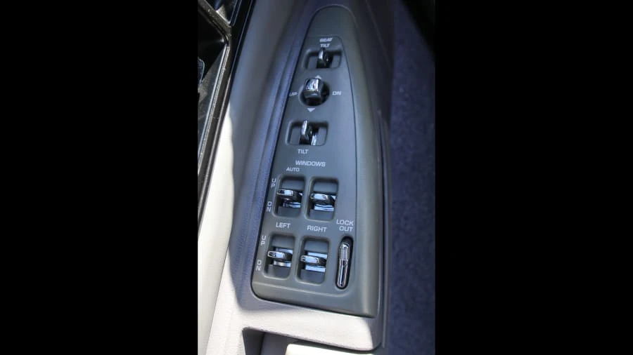 1995 Chevrolet Impala 7th Gen - Image 14 of 31