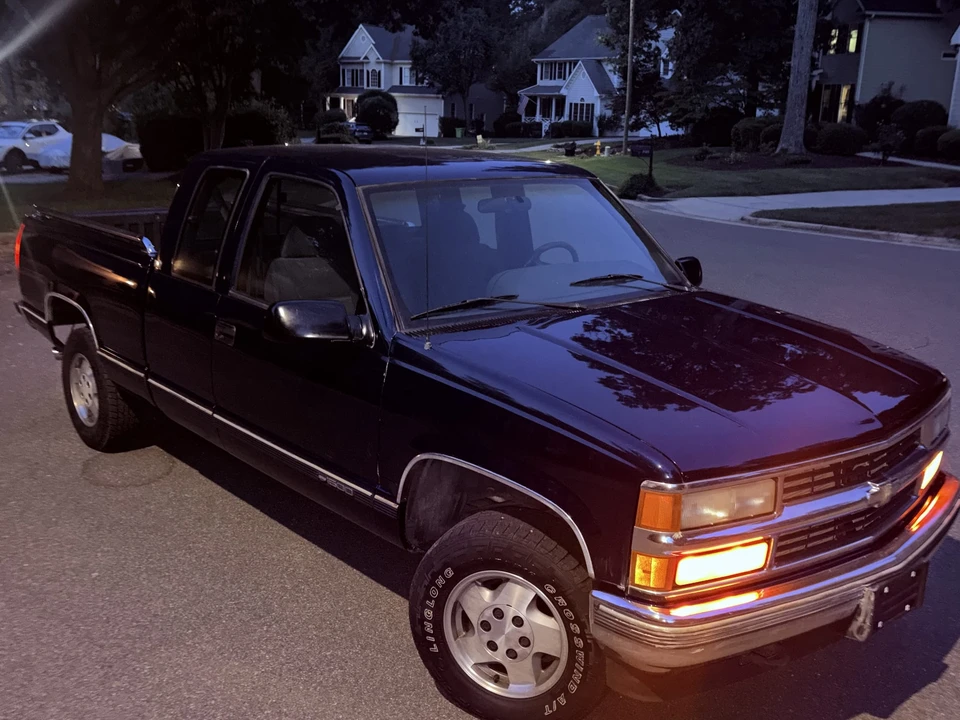 1995 Chevrolet Silverado - Image 12 of 31