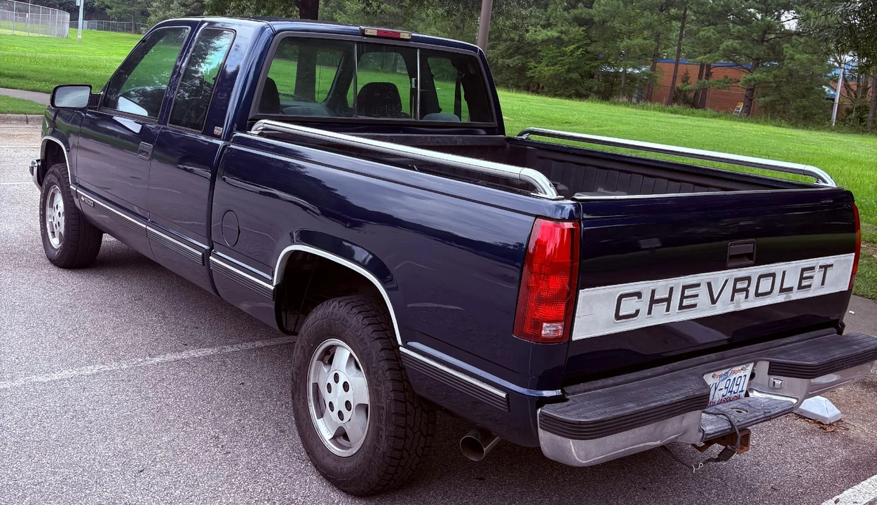 1995 Chevrolet Silverado - Image 8 of 31