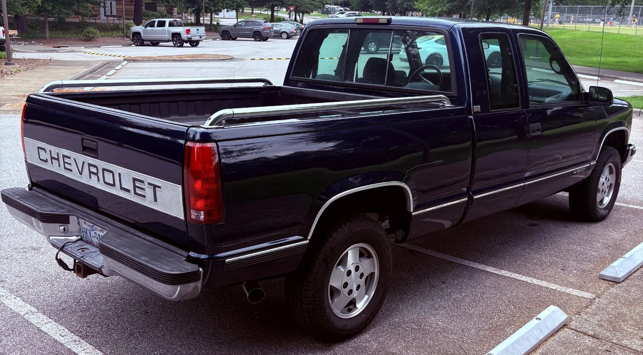 1995 Chevrolet Silverado - Image 6 of 31