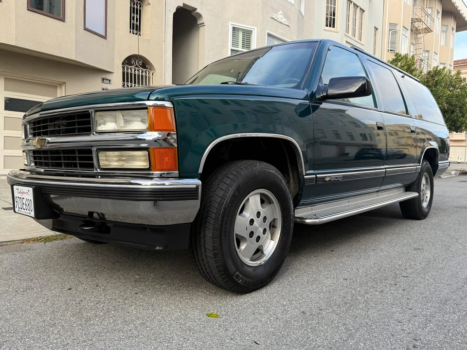 1995 Chevrolet Suburban 8th Gen - Image 2 of 31