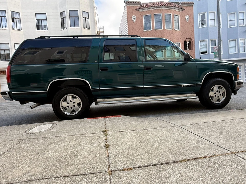 1995 Chevrolet Suburban 8th Gen - Image 12 of 31