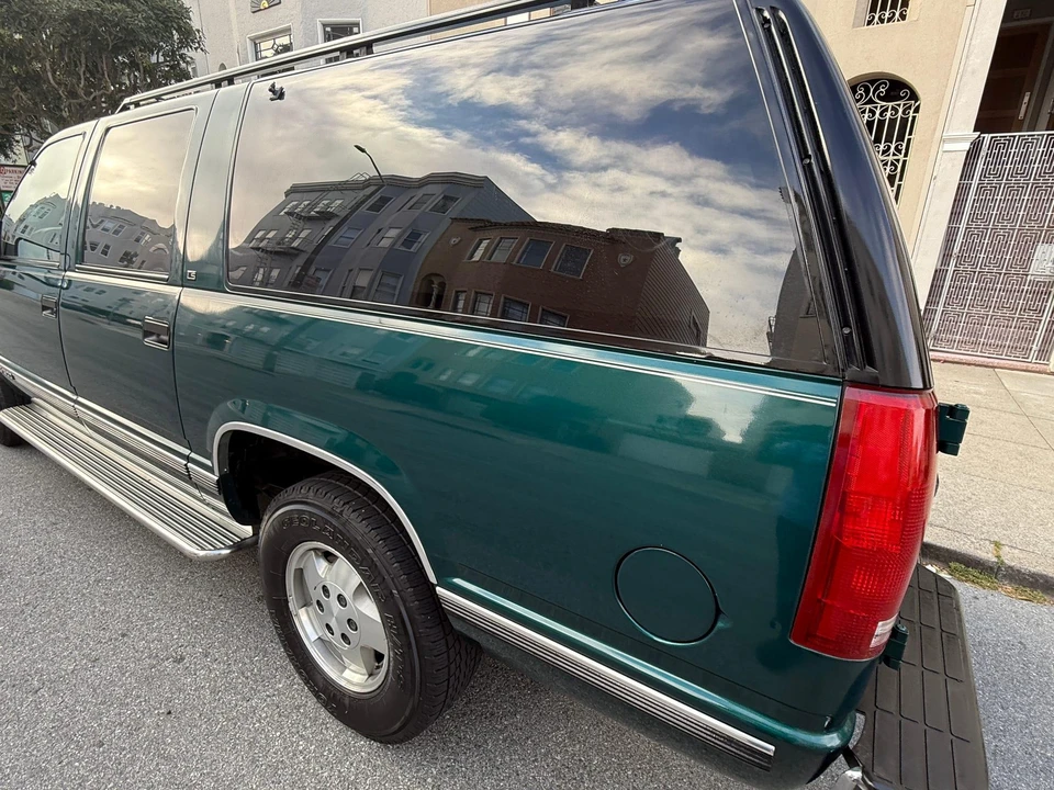 1995 Chevrolet Suburban 8th Gen - Image 28 of 31