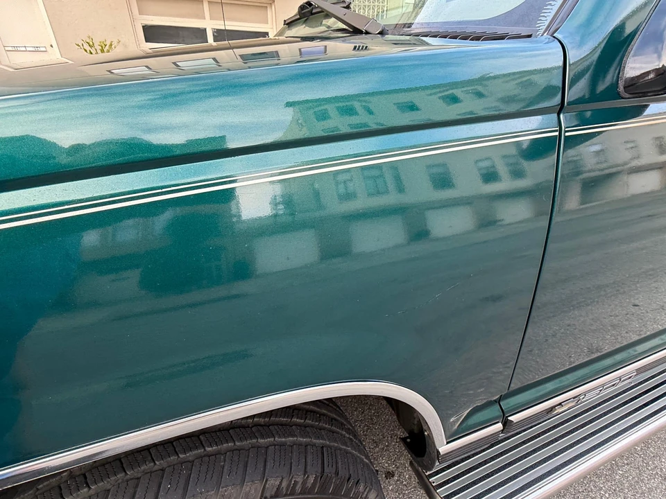 1995 Chevrolet Suburban 8th Gen - Image 25 of 31