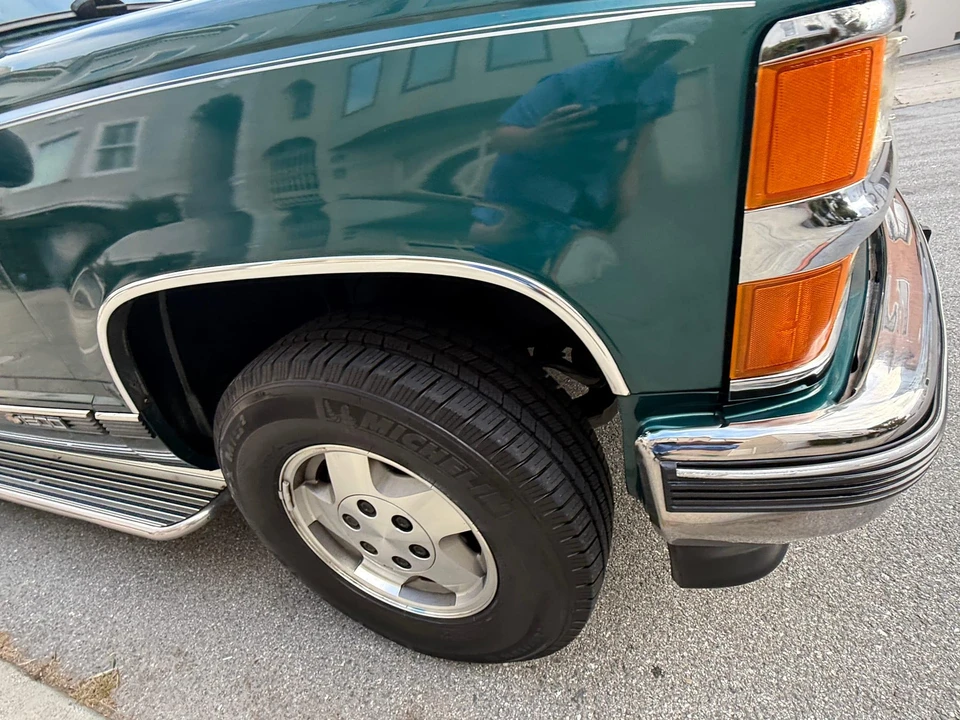 1995 Chevrolet Suburban 8th Gen - Image 20 of 31