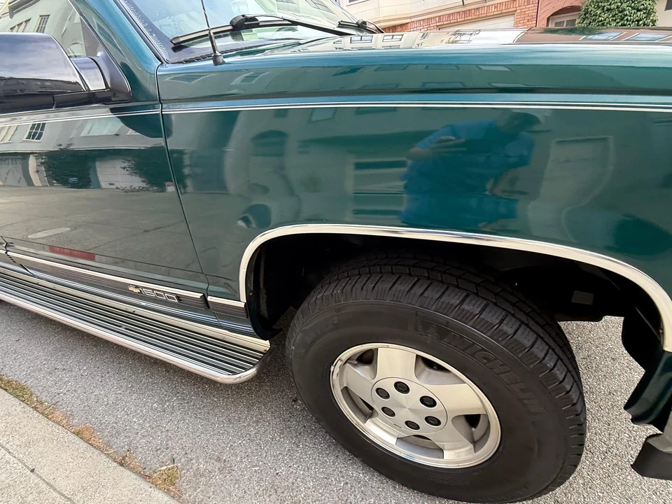 1995 Chevrolet Suburban 8th Gen - Image 19 of 31