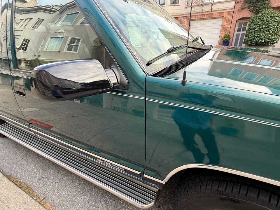 1995 Chevrolet Suburban 8th Gen - Image 18 of 31