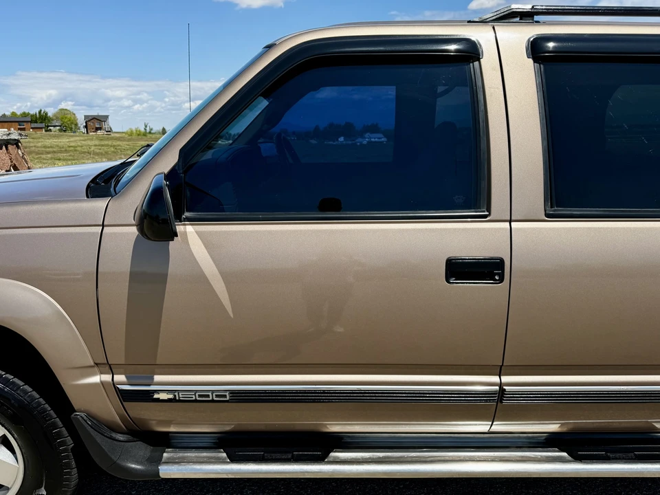 1995 Chevrolet - Image 28 of 31