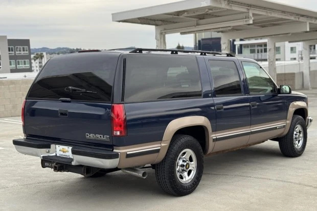 1995 Chevrolet Suburban 7th Gen - Image 2 of 7