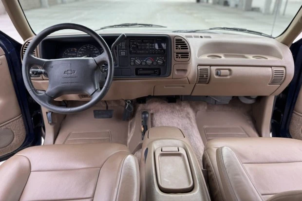 1995 Chevrolet Suburban 7th Gen - Image 5 of 7