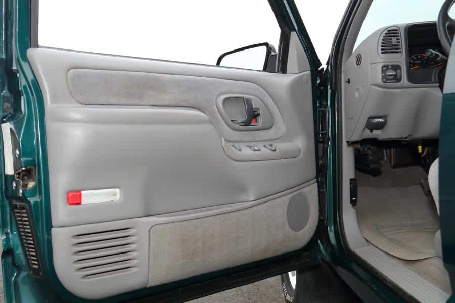 1995 Chevrolet C/K 4th Gen - Image 23 of 31