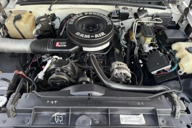 1995 Chevrolet Suburban 7th Gen - Image 6 of 8