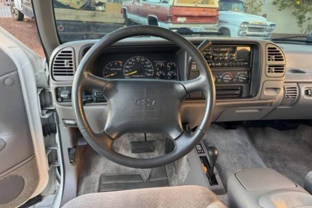 1995 Chevrolet Suburban 7th Gen - Image 5 of 8
