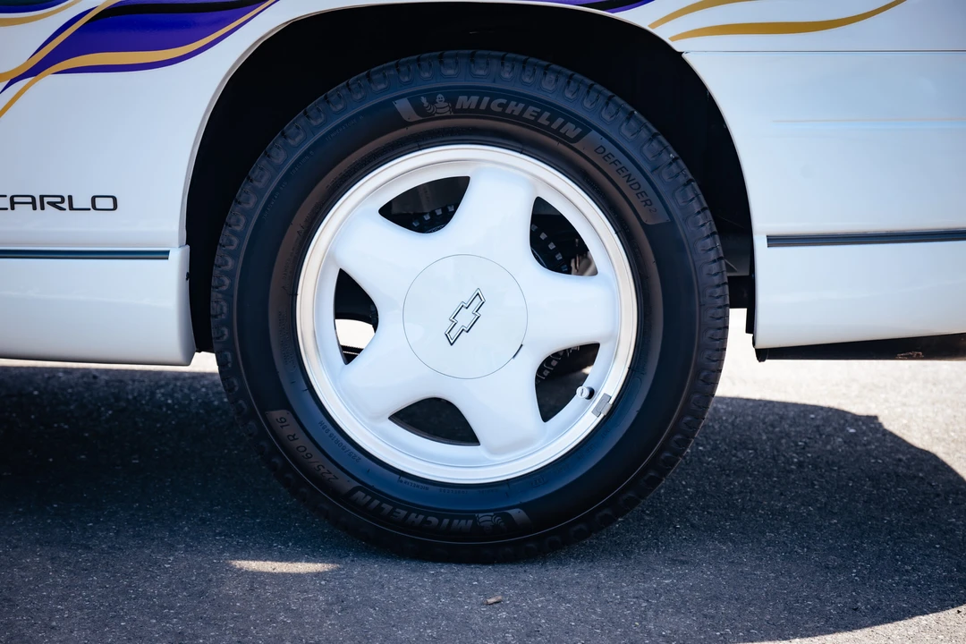 1995 Chevrolet Monte Carlo 5th Gen - Image 24 of 31