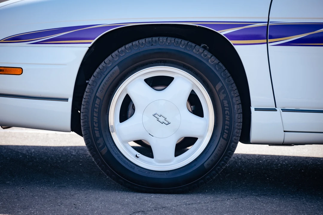 1995 Chevrolet Monte Carlo 5th Gen - Image 25 of 31