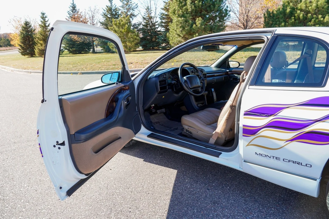 1995 Chevrolet Monte Carlo 6th Gen - Image 10 of 21
