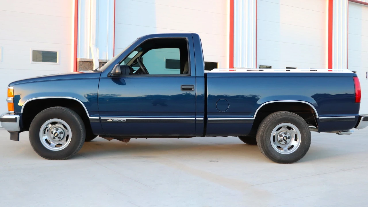 1995 Chevrolet C/K 4th Gen - Image 2 of 15