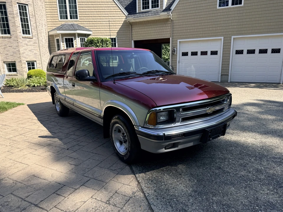 1995 Chevrolet S-10 - Image 2 of 31