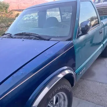 1995 Chevrolet S-10 LS Pickup 2D 6 ft