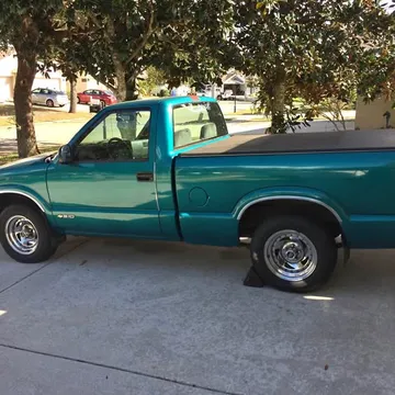 1995 Chevrolet S-10 Pickup 2D 6 ft